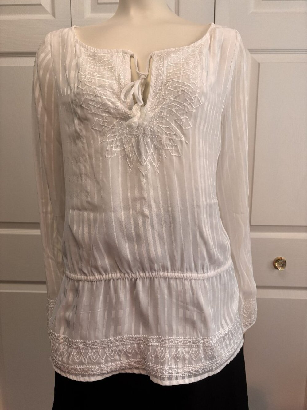 White House Black Market White Embroidered Peasant Blouse Size 4 Boho